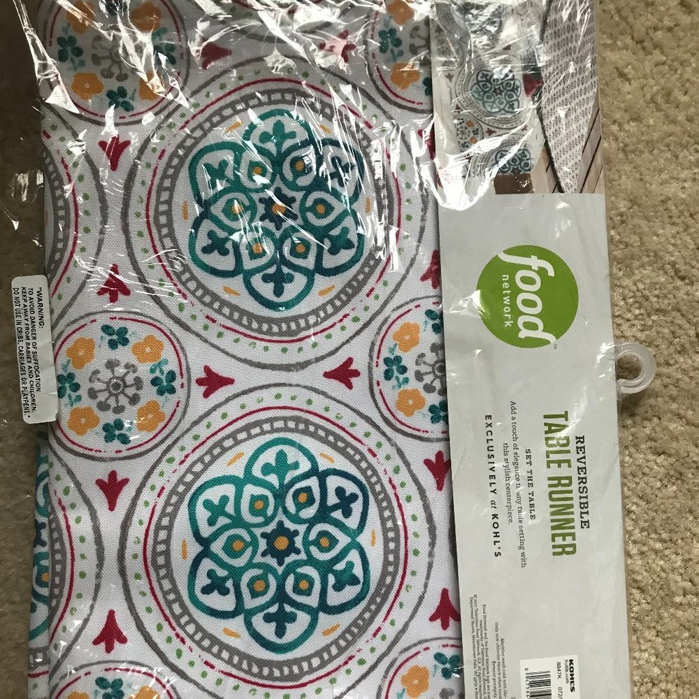 NIP 72" Reversible Medaillon Runner